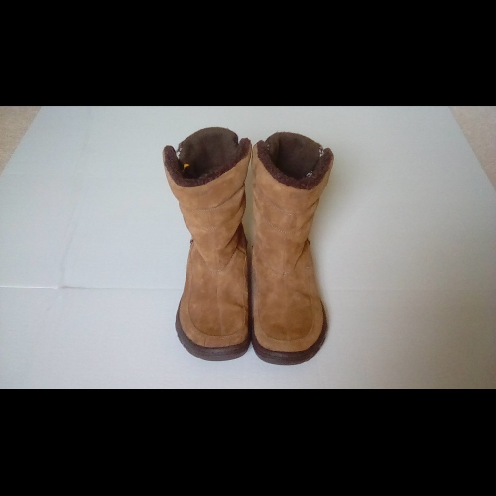Women Caterpillar brand boots, tan and mid-rise.